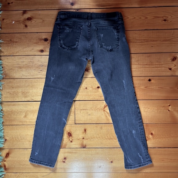 Zara Women m’s Distressed Black Ankle Length Straight Super Low Rise Size 25. - Picture 2 of 4